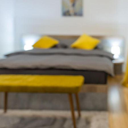 Luxury 2 Bedroom Holiday Apartment Pitesti Luaran gambar