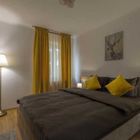 Luxury 2 Bedroom Holiday Apartment Pitesti Luaran gambar