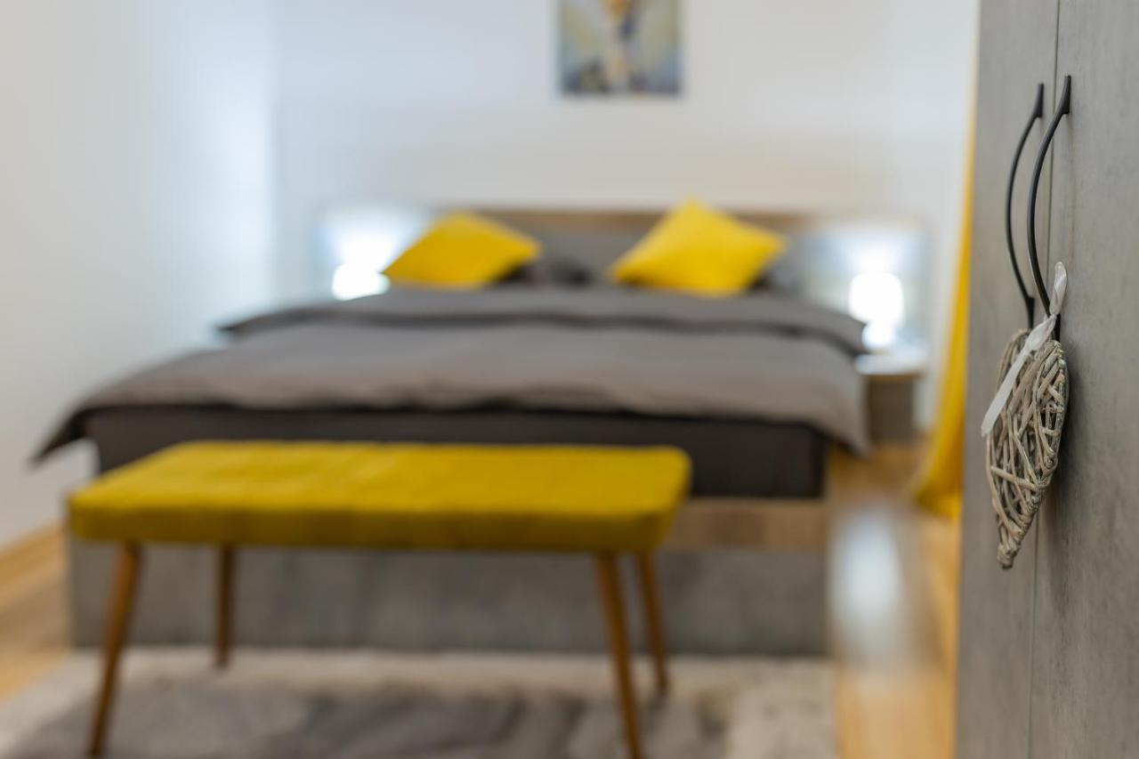 Luxury 2 Bedroom Holiday Apartment Pitesti Luaran gambar