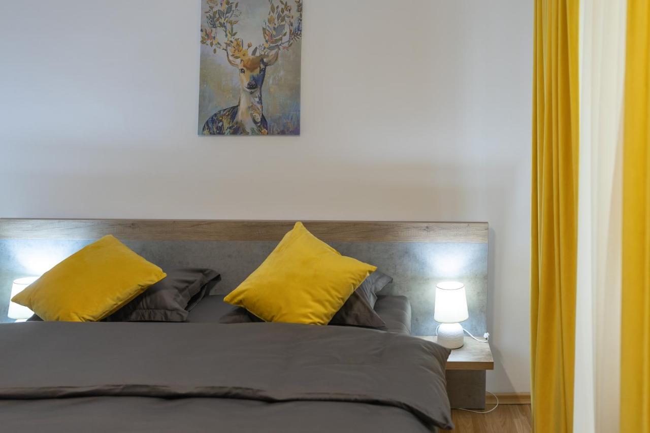 Luxury 2 Bedroom Holiday Apartment Pitesti Luaran gambar