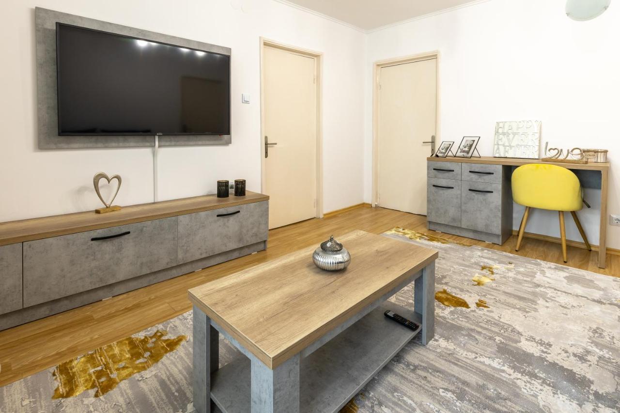 Luxury 2 Bedroom Holiday Apartment Pitesti Luaran gambar