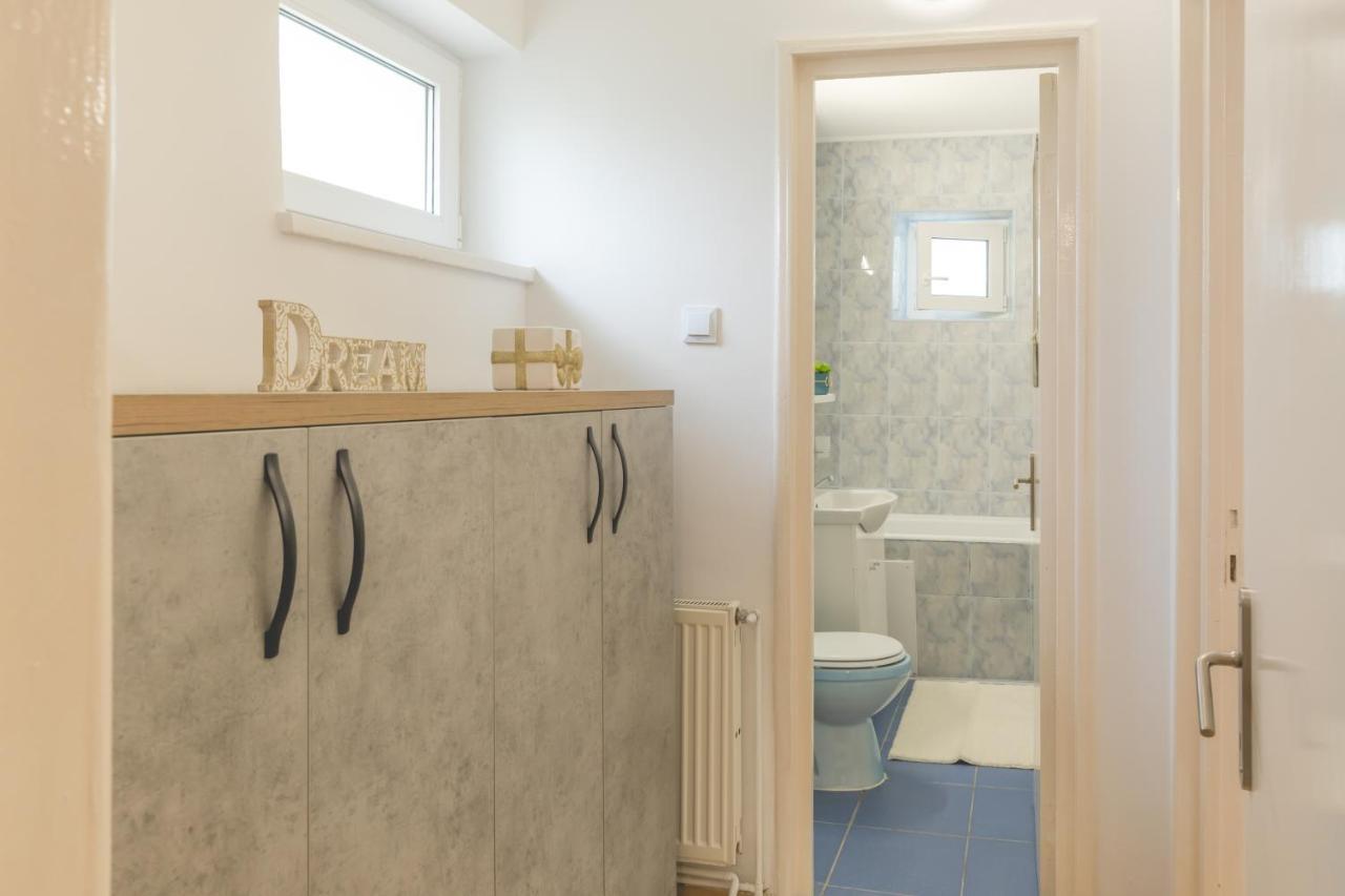 Luxury 2 Bedroom Holiday Apartment Pitesti Luaran gambar