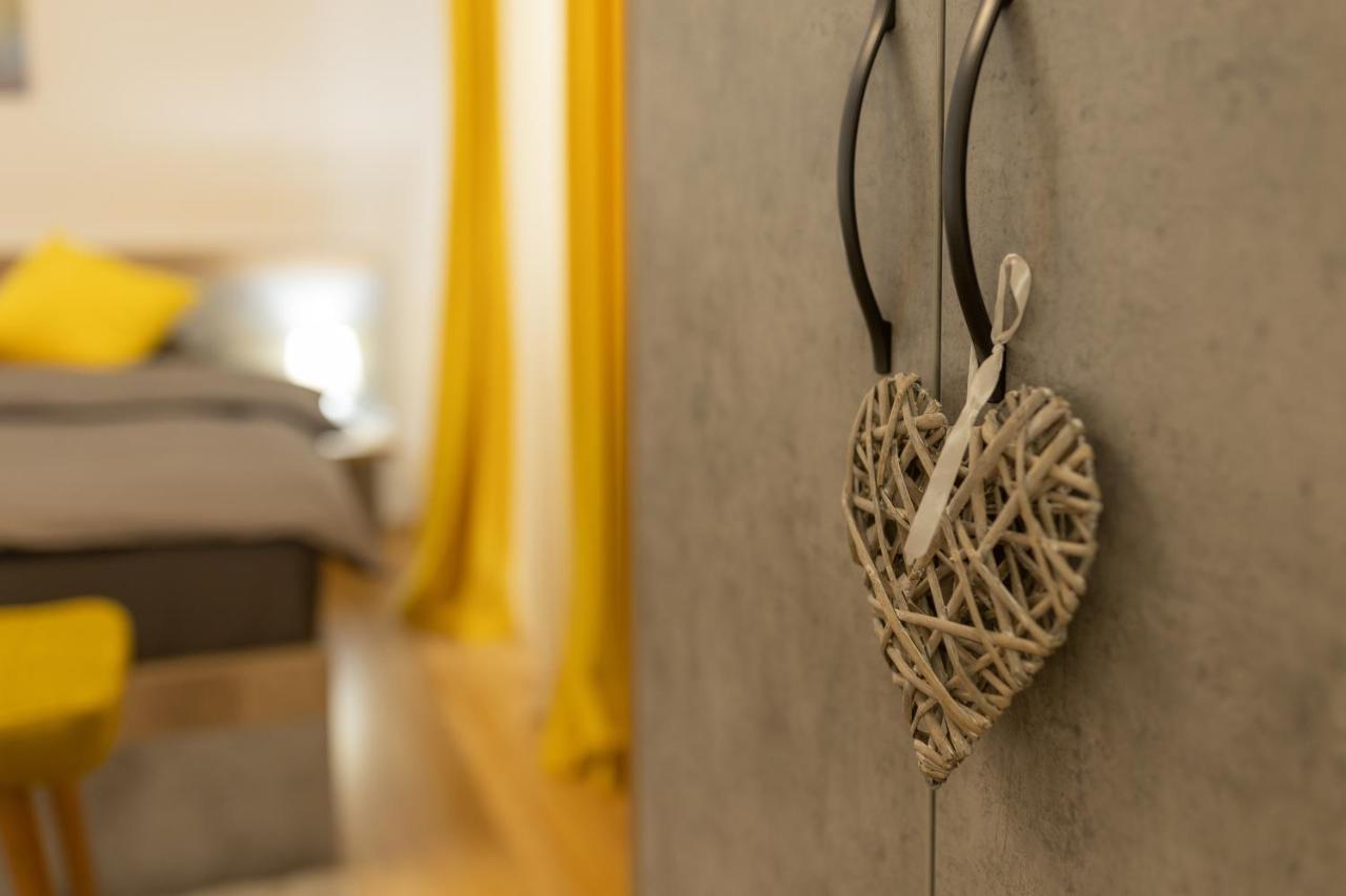 Luxury 2 Bedroom Holiday Apartment Pitesti Luaran gambar