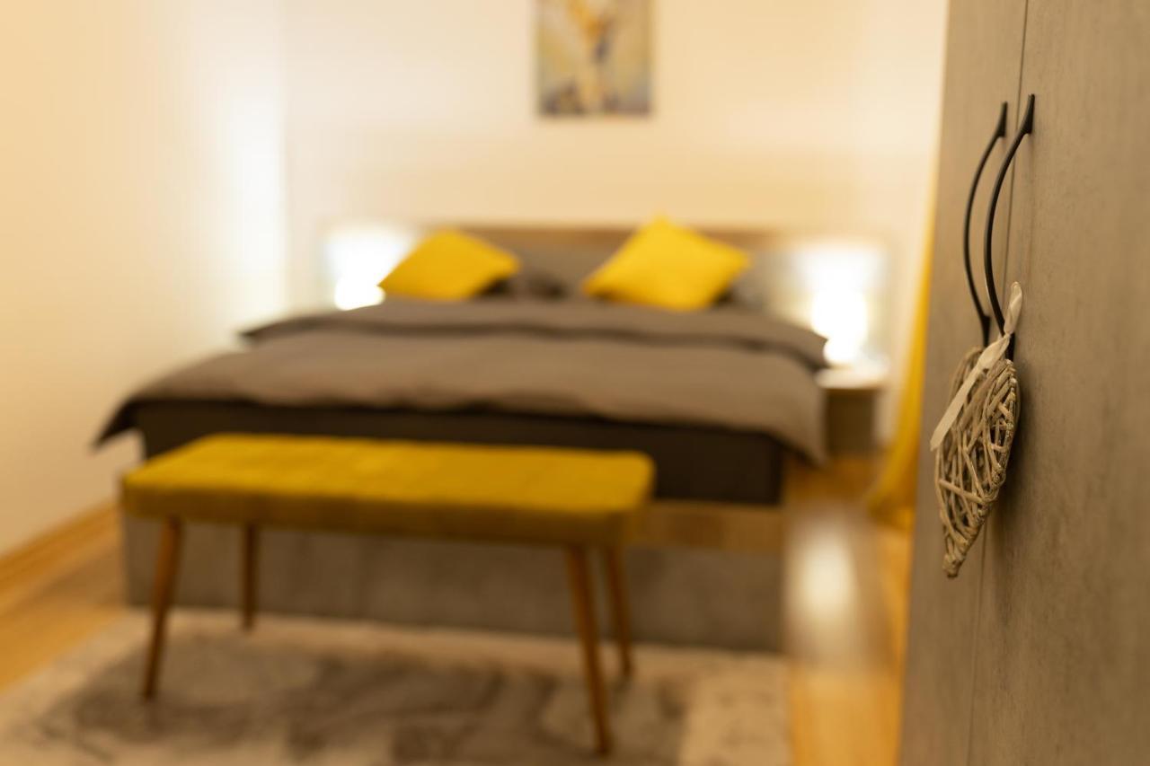 Luxury 2 Bedroom Holiday Apartment Pitesti Luaran gambar